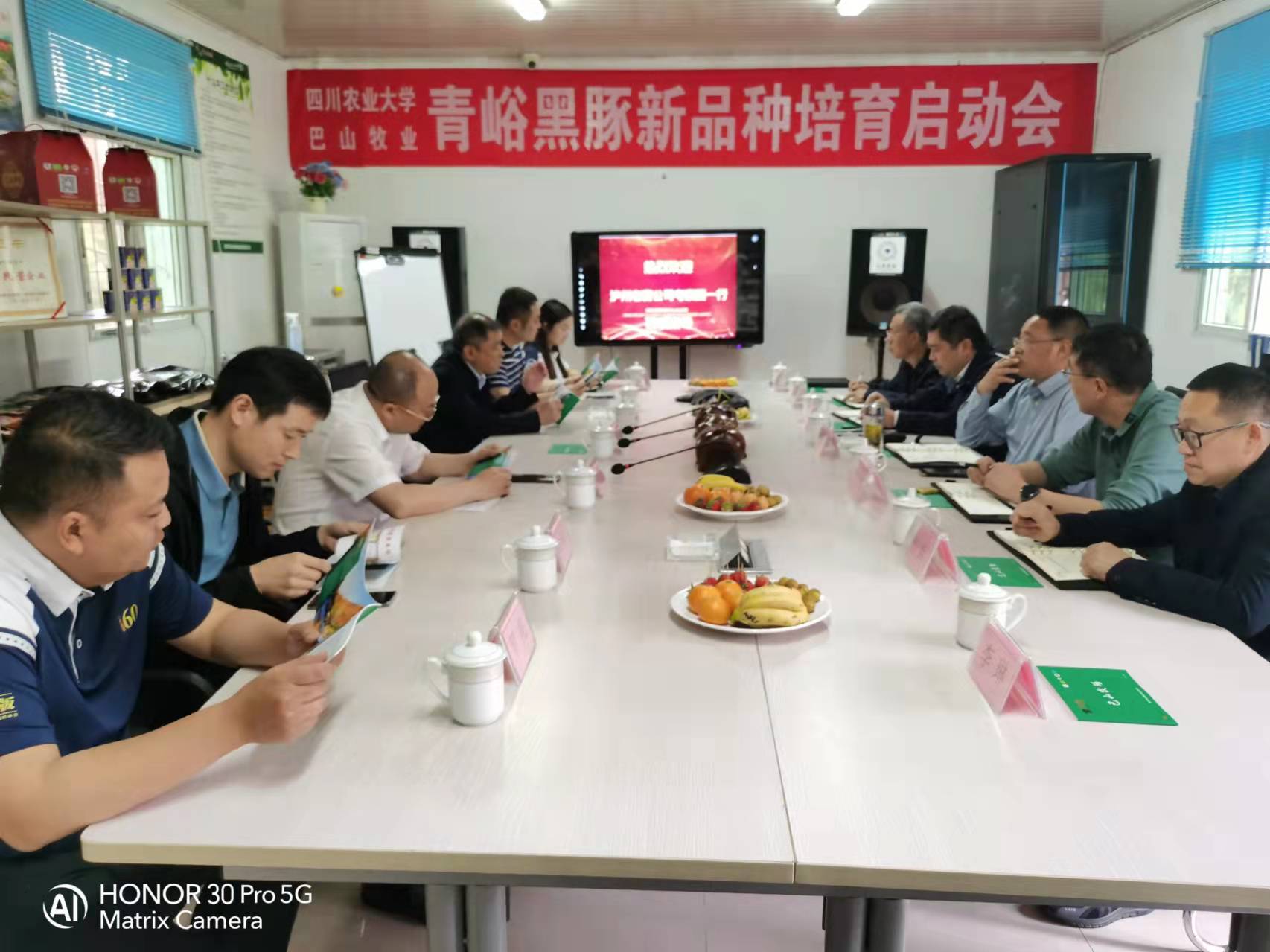 瀘州老窖副總經(jīng)理李勇一行來公司考察，調(diào)研