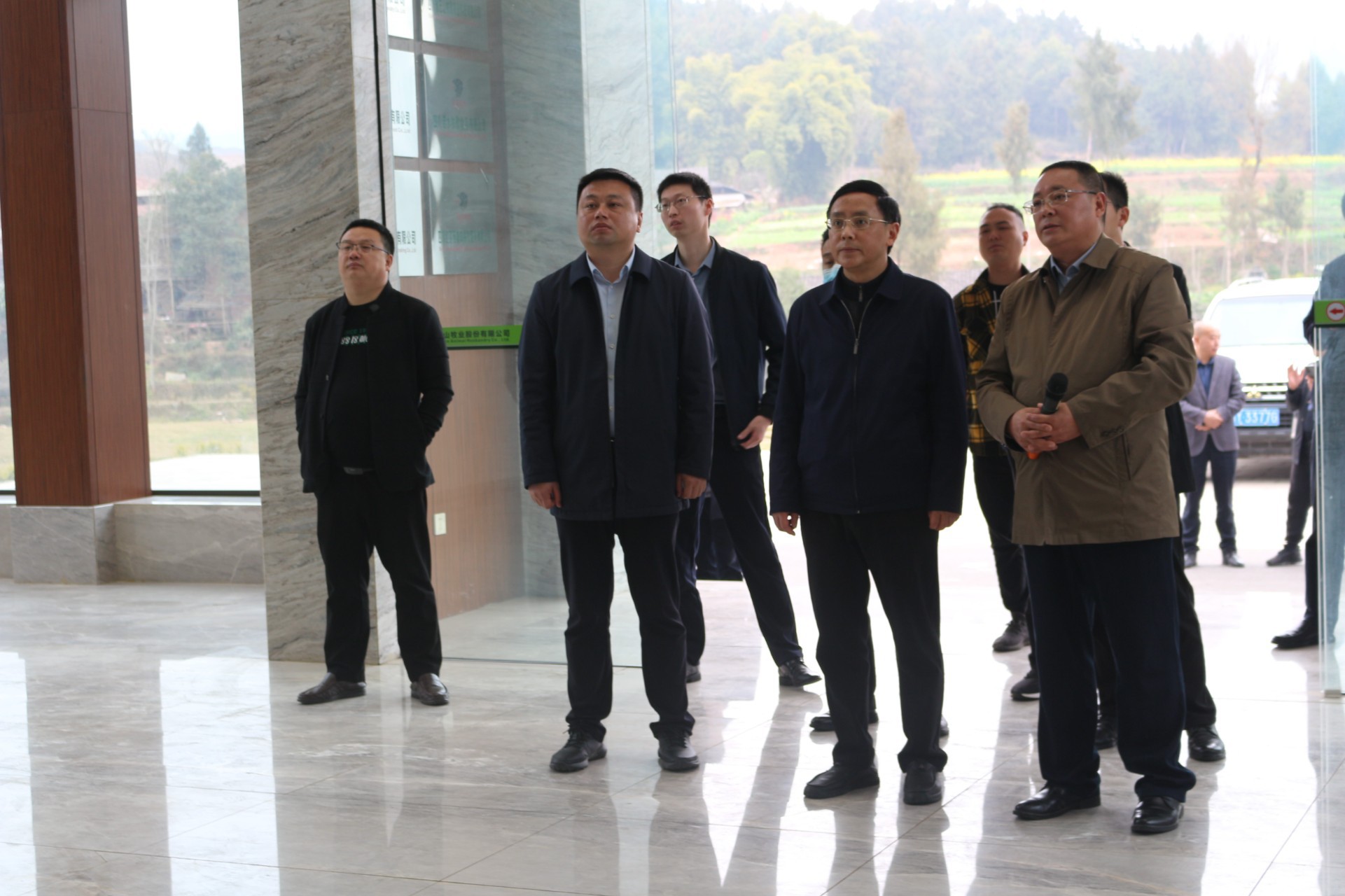 巴中市委喻在崗副書記等領(lǐng)導(dǎo)一行視察我公司